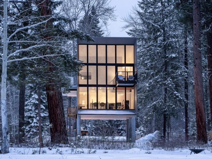 A Decade of Camping Led to This 747-Square-Foot Cozy River Retreat