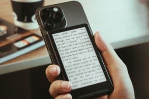 Xteink X4 is a wallet-sized eReader That Snaps Onto Your Phone