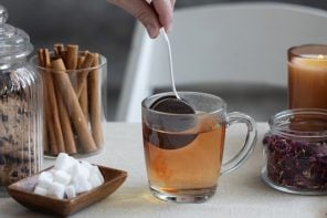 This Oreo-shaped Tea Infuser Retains The Dunking Ritual With A Twist!