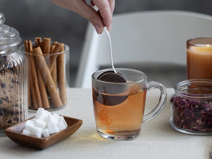 This Oreo-shaped Tea Infuser Retains The Dunking Ritual With A Twist!