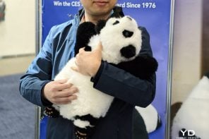 An’An at CES 2026: Biomimetic Wool Panda That Responds to Your Hugs
