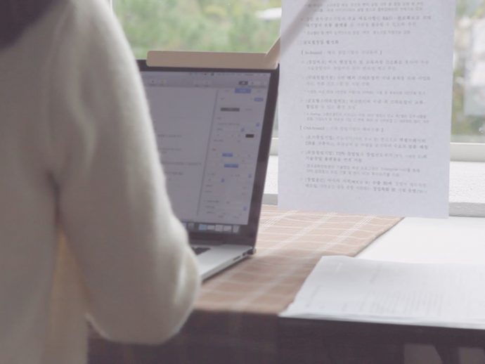 Branch Paper Holder Clips onto Your Screen to Make Notes Easier to Read