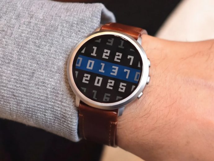 Pebble Round 2 Fixes the Bezel and Battery After an 11-Year Wait