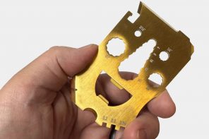 This Wallet-Sized Card Hides 9 Hex Wrenches in a Goofy Grin