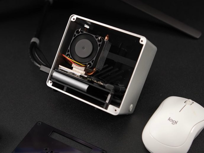 The Cheapest Mini PC Costs Under $100 And Uses An Old Samsung Phone to run Steam and PS2 Games