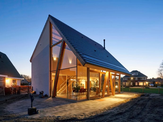 This Dutch Barnhouse Breaks Every Suburban Design Rule on Purpose