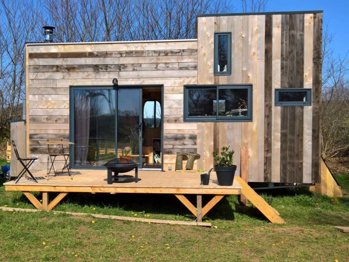 French Artisans Built a 21-Foot Tiny House That Needs No Grid