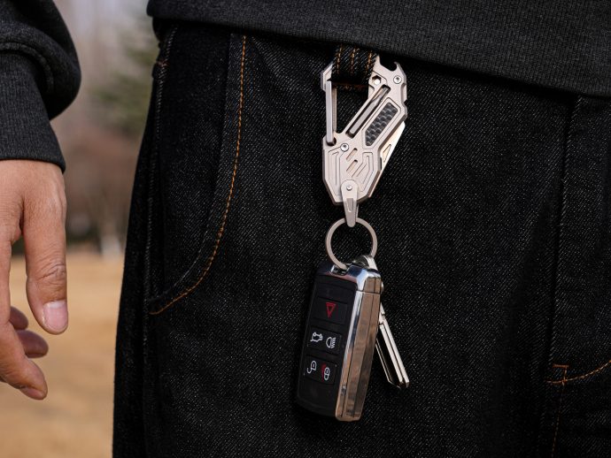 Edrin 6-in-1 Carabiner-Knife Lives on Your Belt, Not in Your Bag