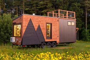 The Park Tiny Home Elevates Compact Living with Rooftop Terrace