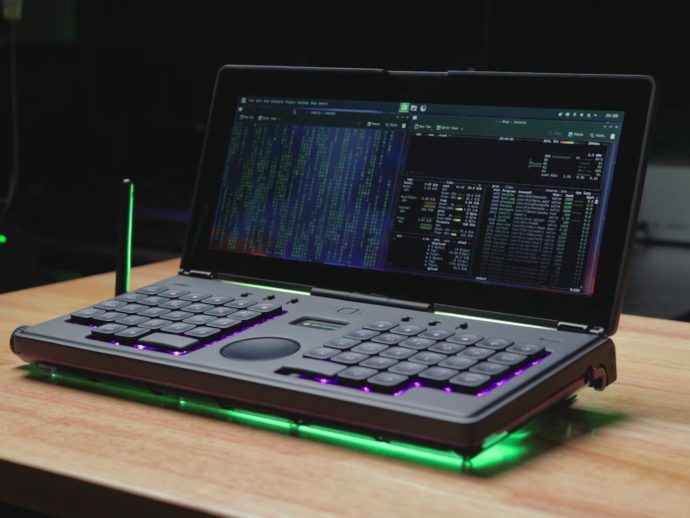 This DIY Cyberdeck With a 12-Inch Screen Actually Works Like a Laptop