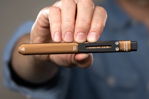 This Pen Flashlight Is Thinner Than an iPhone and Blasts 500 Lumens