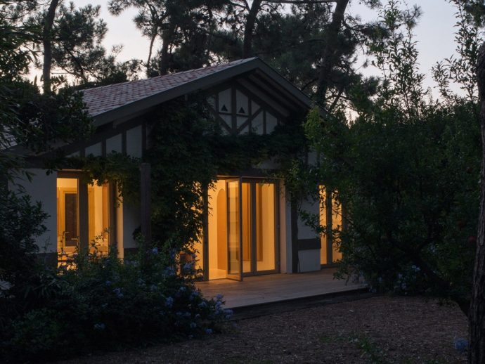 A 1930s French Cabin Brought Back the Pit, and It’s the Best Part