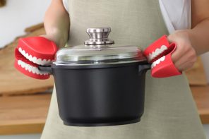 These $18 Chattering Teeth Pot Holders Are Stupidly Adorable and Oven-Safe, and I Need Them Immediately