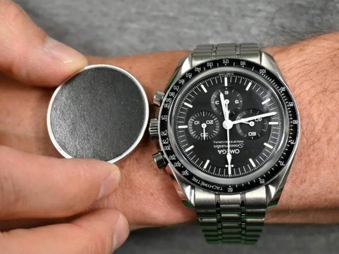 This Coin-Sized Sensor Turns Any Analog Watch Into a Fitness Tracker