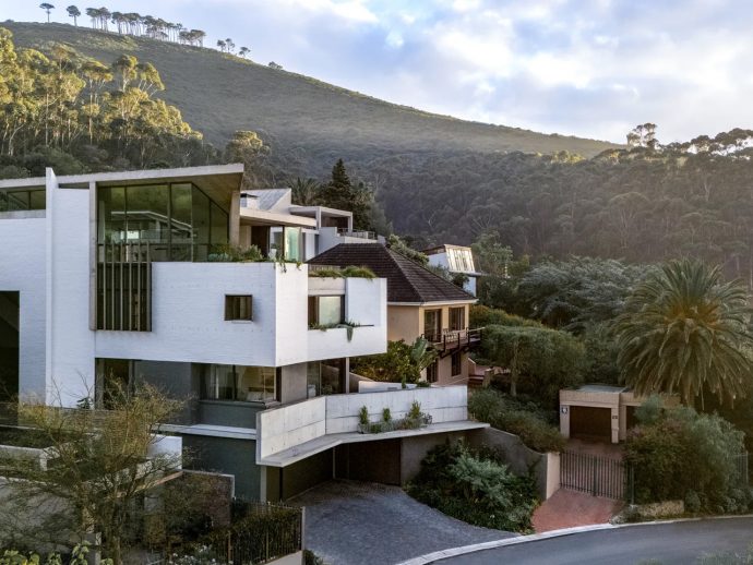 SAOTA’s Kenmore Proves You Don’t Have to Sacrifice Space for an Impossibly Narrow Cape Town Hillside