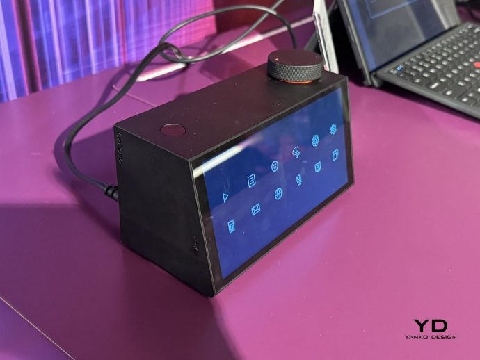 Lenovo Just Turned the Ugly Desk Hub Into an AI Assistant