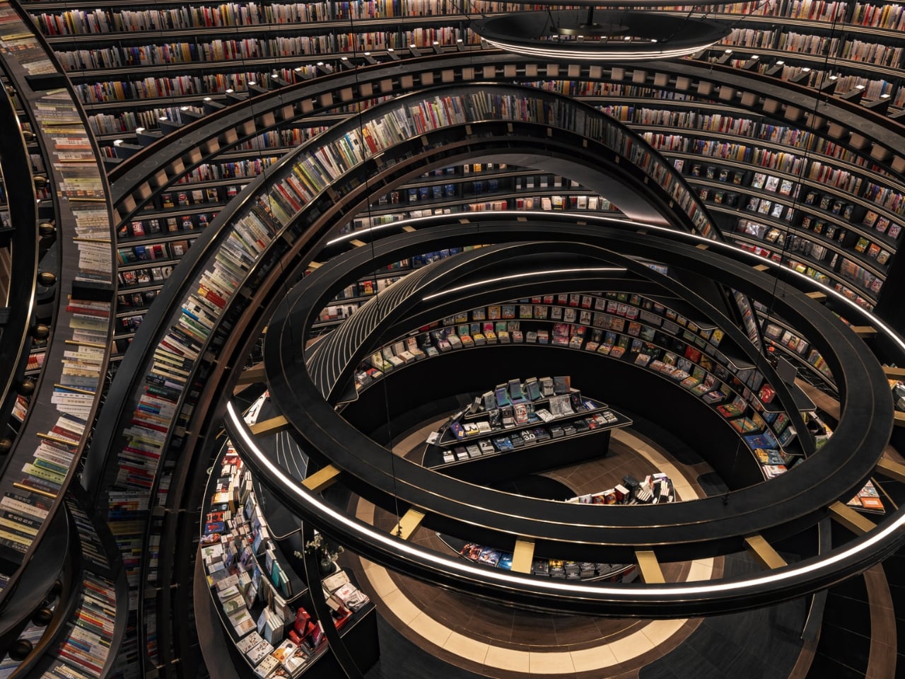 5 Best Surreal Bookstores That Make You Forget You're Inside a Building - Yanko Design