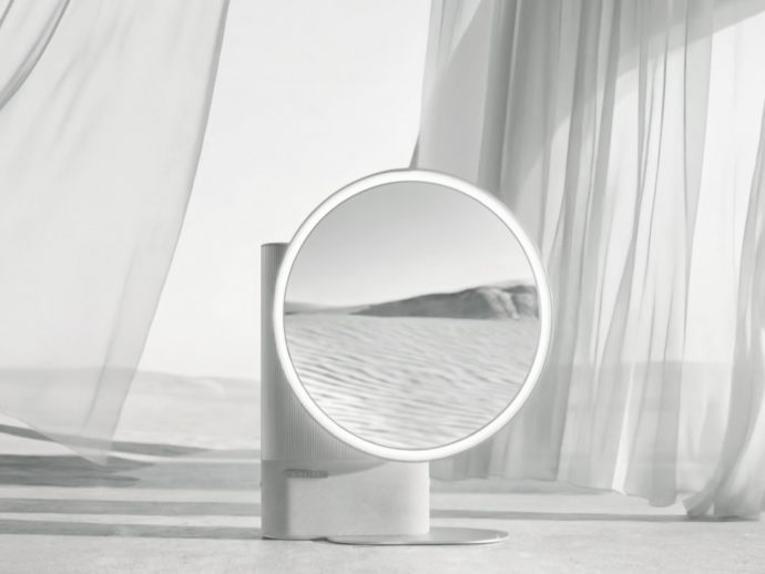 The Mirror That Knows Your Skin Better Than You Do