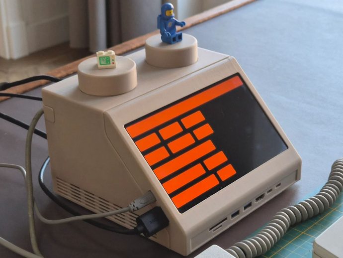 This classic 1979 LEGO computer brick hides a fully functional Mac mini workstation inside