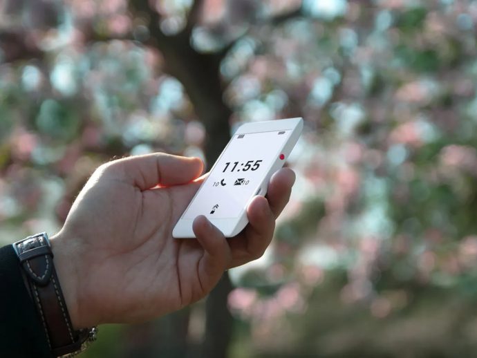 This E Ink Wisephone Has No Camera, No App Store, No Social Media