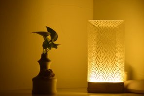 This Jellyfish-Inspired Lamp Transforms When You Switch It On