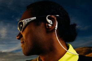 These $100 Open-Ear Earbuds Won’t Fight Your Glasses, Hair, or Hat