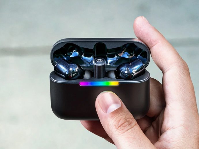 Razer Hammerhead V3 HyperSpeed earbuds switch between devices, double as 2.4GHz wireless receiver