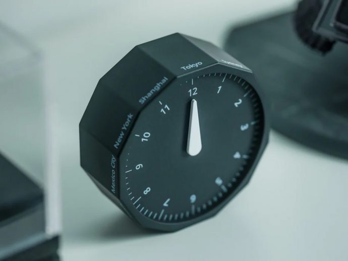 This Minimalist Analog World Clock Is the Upgrade You Didn’t Know Your Desk Needed
