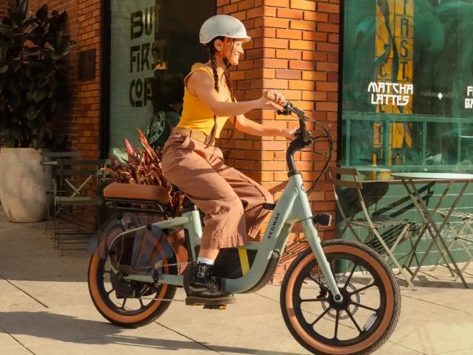 Segway Muxi is a compact cargo e-bike that carries more style than bulk