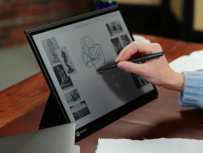This Color E Ink Monitor Runs at 60Hz: Real Work, No Eye Strain