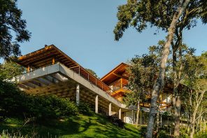 Casa Pinhal Proves the Best Brazilian Architecture Barely Touches the Ground