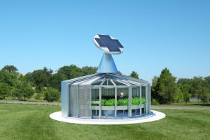 This Rotating Solar House Grows Fish and Plants Entirely on Its Own