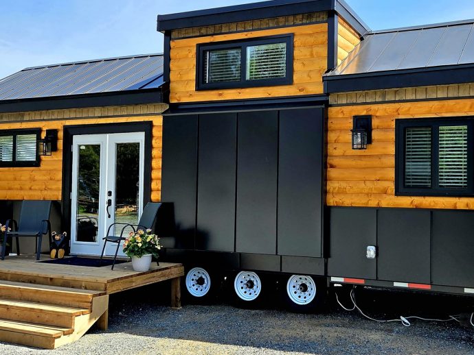 The Berenstein Bear Is a Log-Clad Tiny Home That Lives Bigger Than Its Footprint Suggests