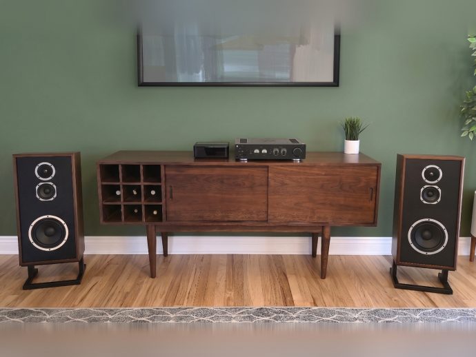 KLH’s $1,000 Floorstanding Speaker Actually Fits in Your Apartment