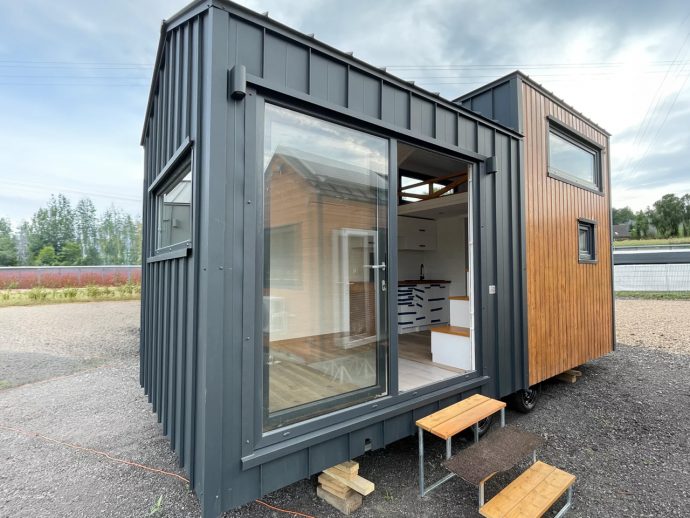 Mini House 300 x 600 Is the Back-to-Basics Tiny Home Built for Two