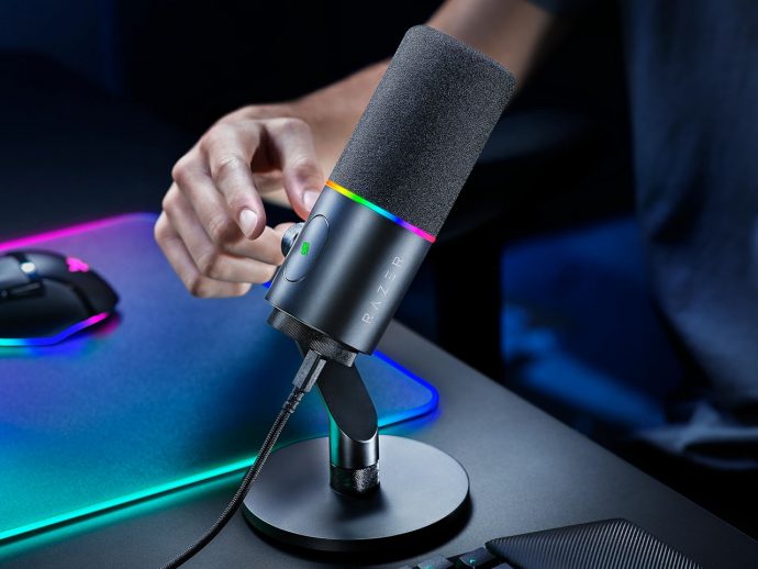 Razer Seiren V3 Pro is a studio grade plug-and-play microphone for newbies and pros