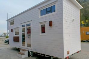 This Tiny House Under 36 Square Meters Sleeps Six — and Looks Incredible Doing It