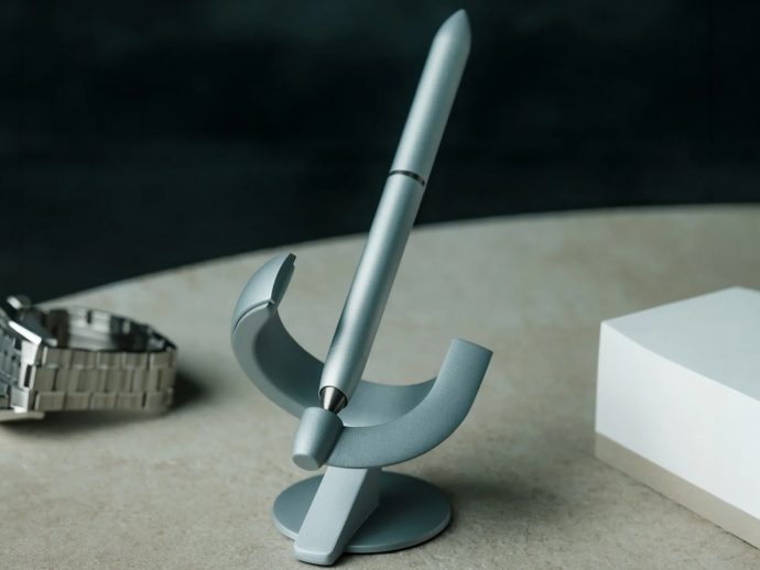 This $129 Floating Pen Doesn’t Just Write. It Spins for 30 Seconds