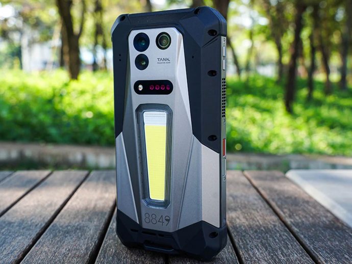 8849’s Tank 5 phone built for the harshest of conditions has a 2K DLP projector
