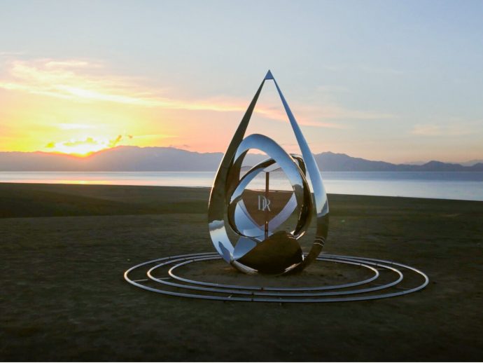 China Just Built a Mirrored Heart at the Lake Called ‘The Last Tear
