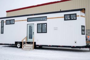 This Tiny Home Packs a Bathtub, Dishwasher, and Two Bedrooms Into 423 Square Feet