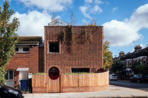Peckham House Balances Brutalism, Warmth, and Garden Living
