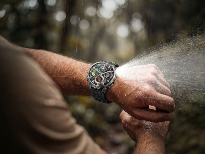 Rogbid SpinR is a rugged, budget-friendly smartwatch with optical scroll wheel for navigation
