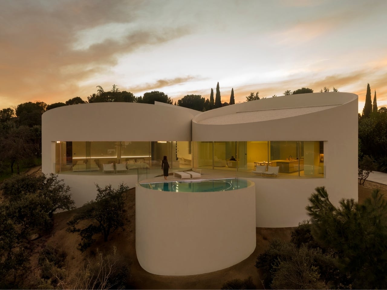 The Madrid House Built From 5 Interlocking Cylinders - Yanko Design