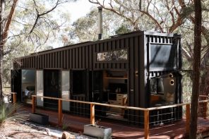 This Tiny Home Is a Wine-On-Tap, Off-Grid Luxury Retreat in the Australian Bush