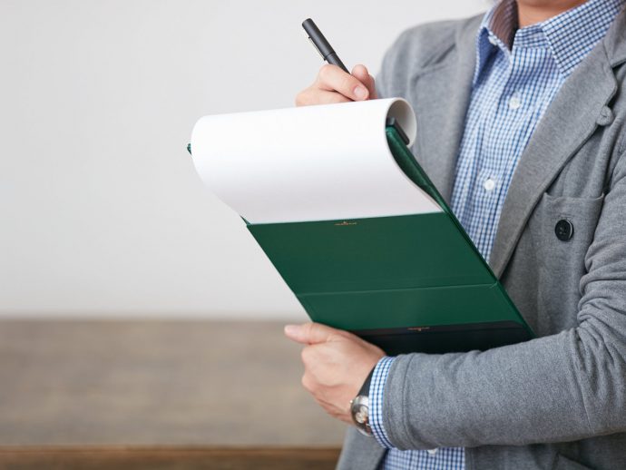 This $21 Magnetic Clipboard Fixes 3 Things Every Clipboard Gets Wrong