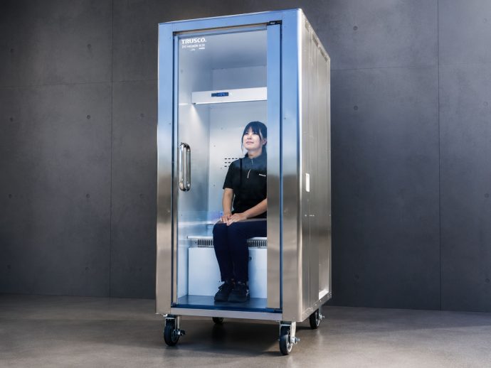 This human refrigerator chills you the in peak summer heat – anytime, anywhere