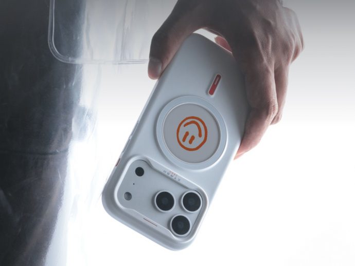 This iPhone Case Shows Any Photo You Want, Even With the Phone Off