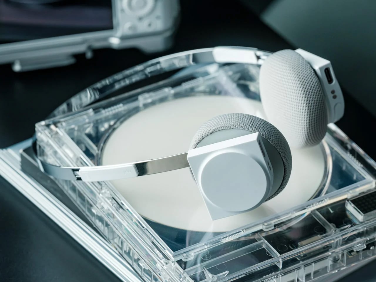 9 Best Travel Gadgets for Summer 2026 That Survive Both Airport Security and Instagram