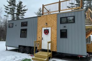This Tiny Home on a Trailer Has a Rooftop Terrace and Sleeps Five People